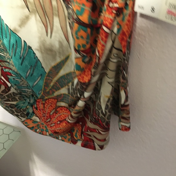 Beautiful NWT N Touch colorful palm blouse Small - Picture 3 of 8